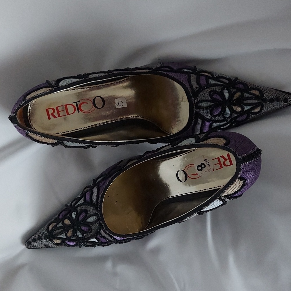 REDTOO Women's Embroidered/Beaded Pump with a 3.5" Heel  - Size 8